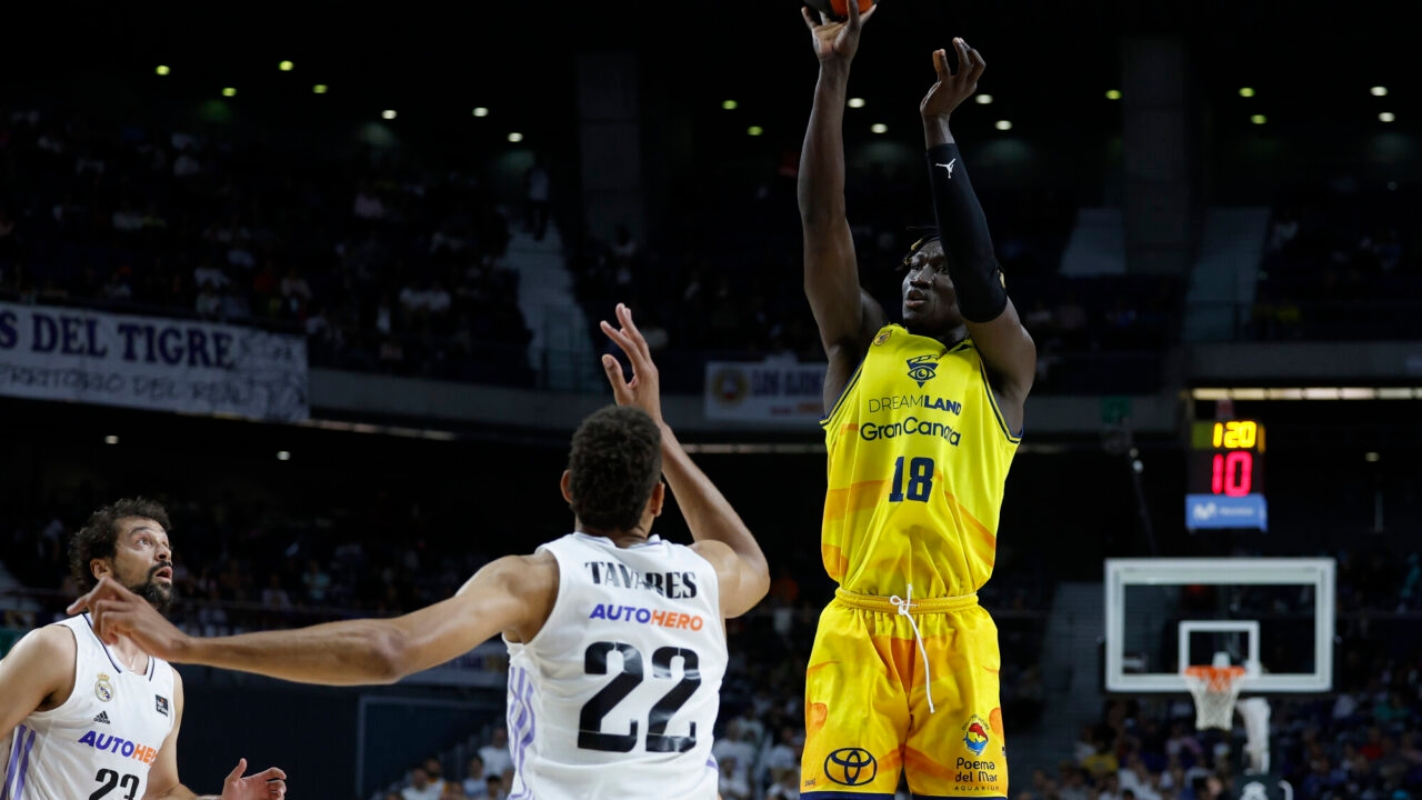 El CB Gran Canaria y el Carné Joven acercan el deporte a la juventud canaria